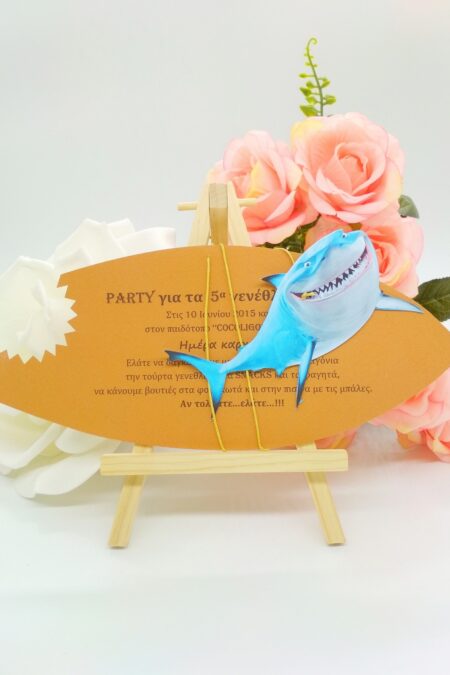 Χεροποίητο προσκλητήριο πάρτυ δαγκωμένη σανίδα καρχαρίας
