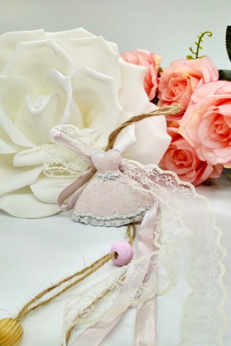 Κρεμαστή μπομπονιέρα βάπτισης ροζ ρομαντικό γύψινο φόρεμα